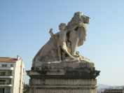 2011-04-09-003-Statue