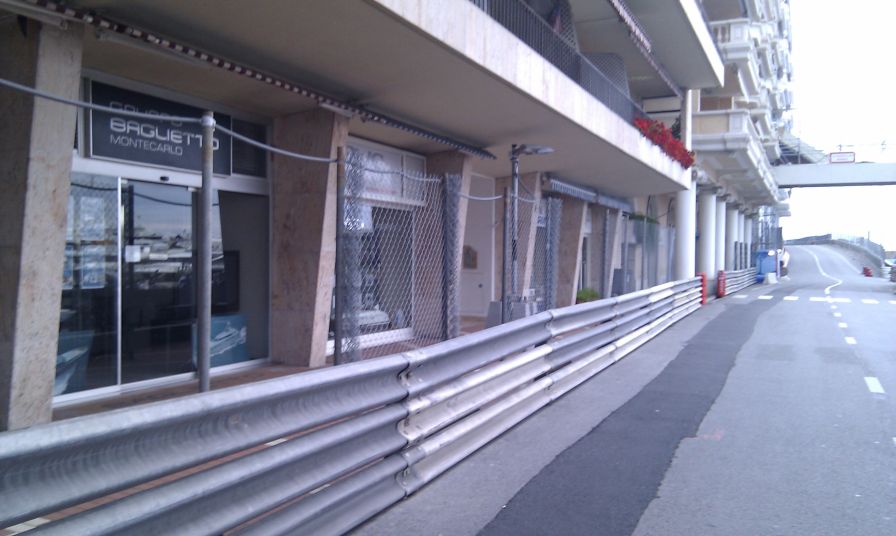 2011-04-24-006-Insane-Fencing-Everywhere
