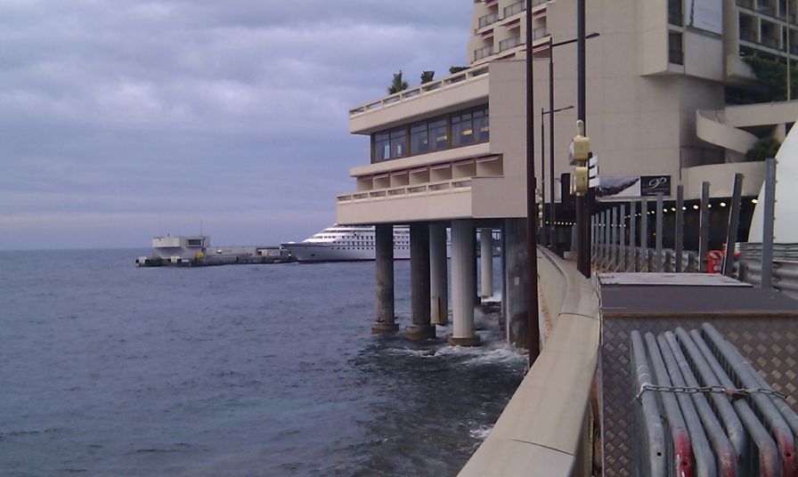 2011-04-24-009-Tunnel-Under-the-Hotels