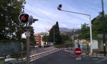 2011-04-24-019-Waiting-for-the-train-to-pass
