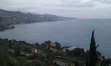 2011-04-24-038-Ventimiglia-in-the-Distance