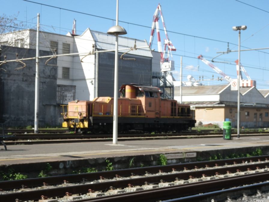 2012-04-08-015-Shunting-Engine