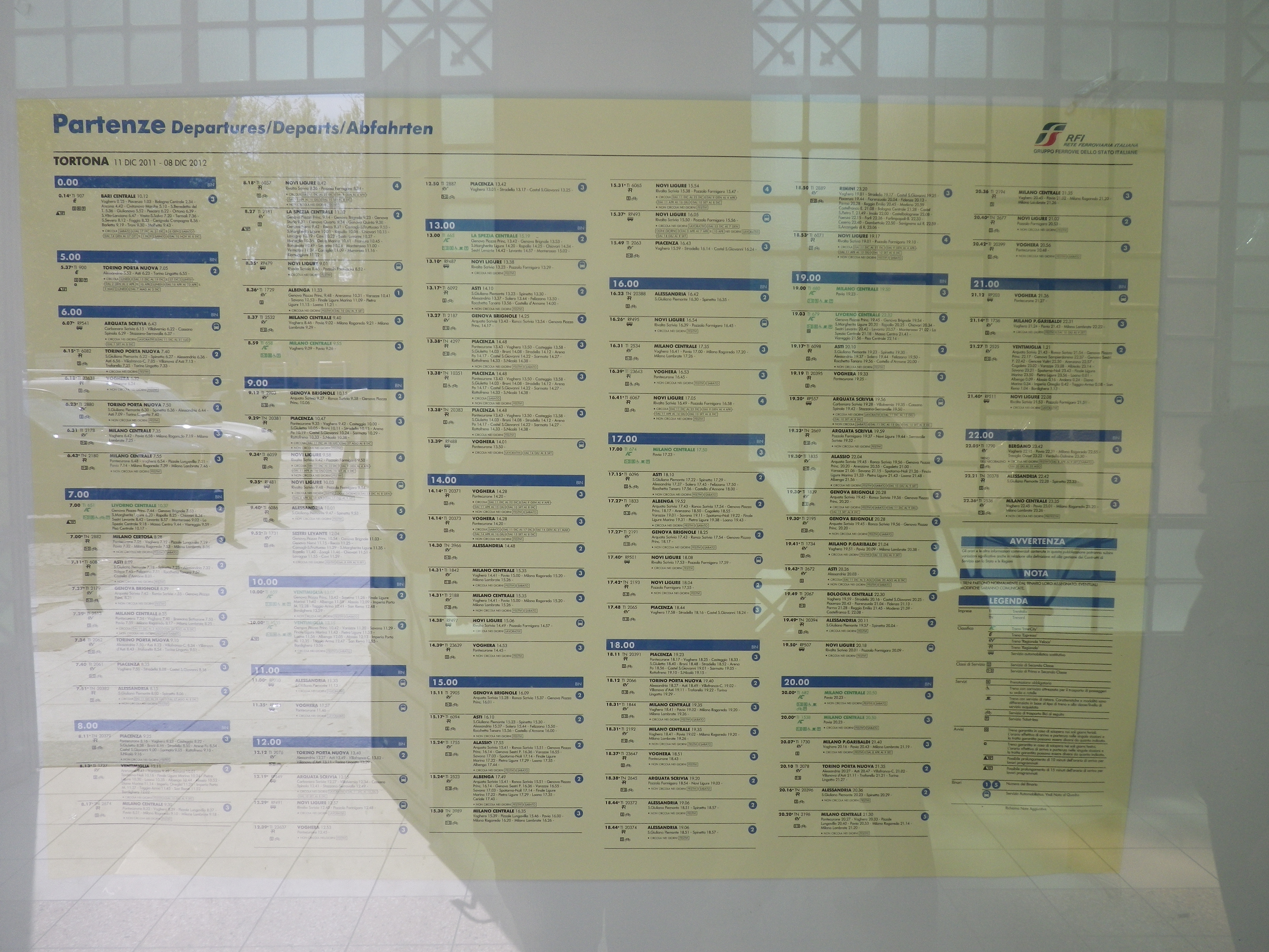 2012-04-12-019-Stazione-Tortona-Departures