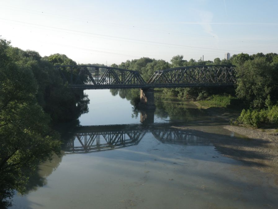 2012-06-05-004-Crossing-the-River-Po