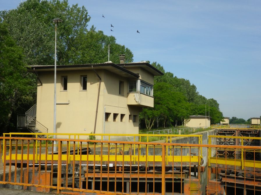 2012-06-06-011-Lock-Keeper's-Cottage