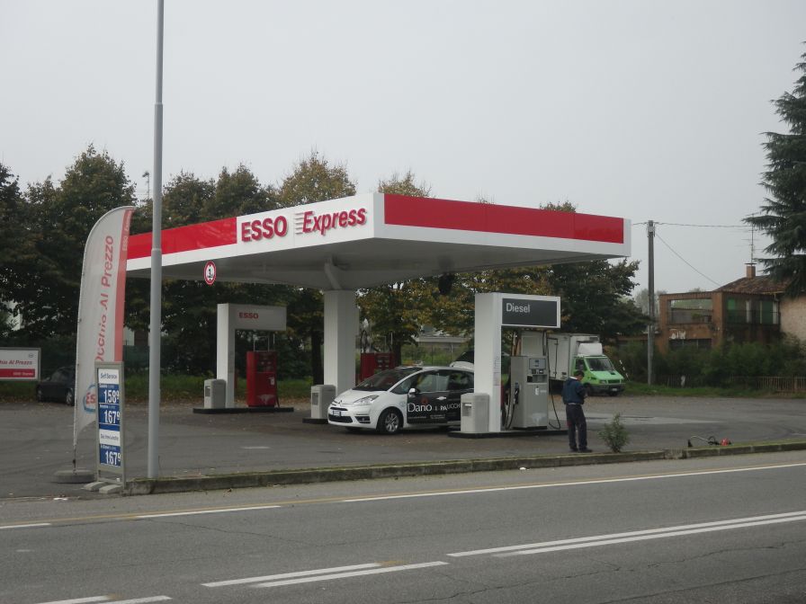 2013-10-27-001-Rezzato-Taxi-Drop-Off
